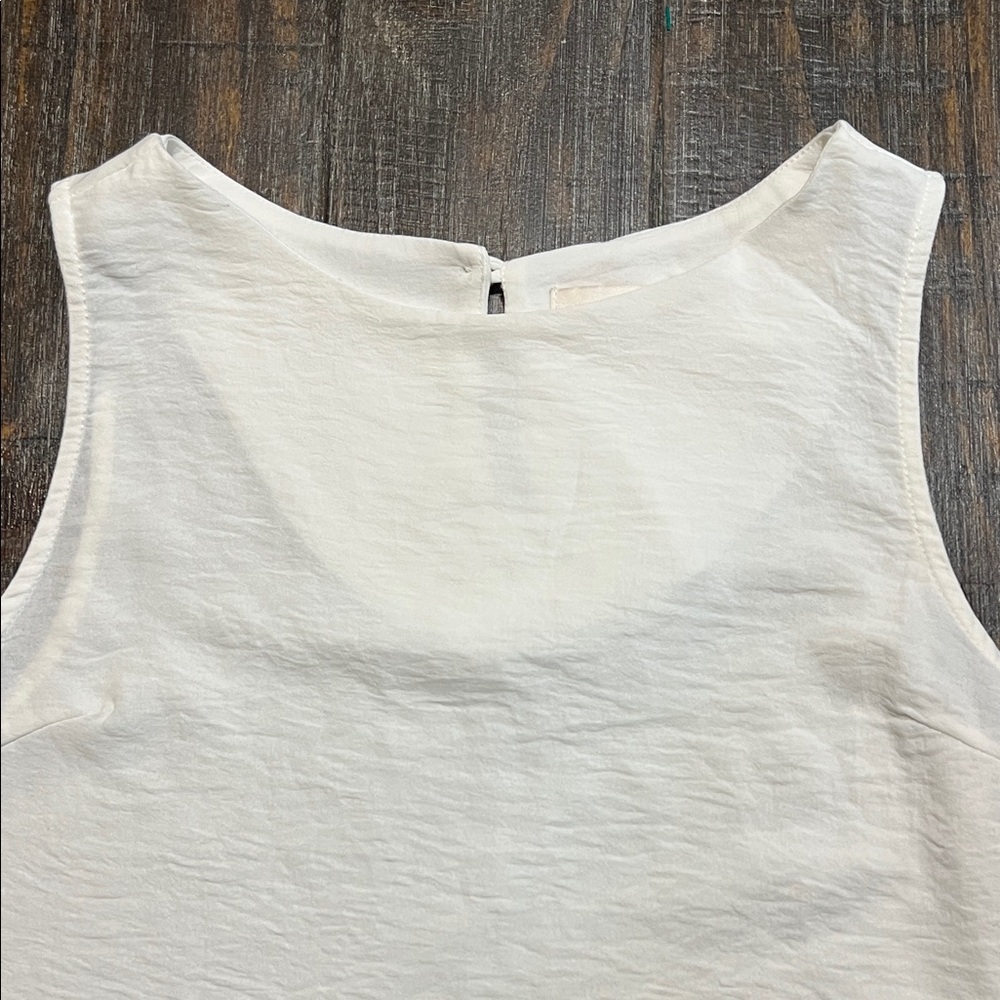 Elegant White Sleeveless Crop Top - Picture 2 of 6